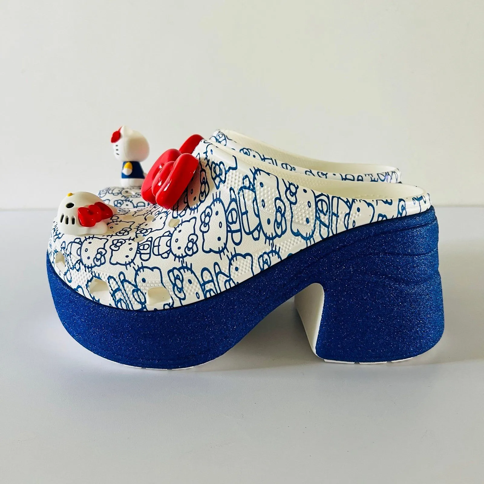 CROCS Hello Kitty Glitter Blue White Siren Clog - US 7 - Image 7