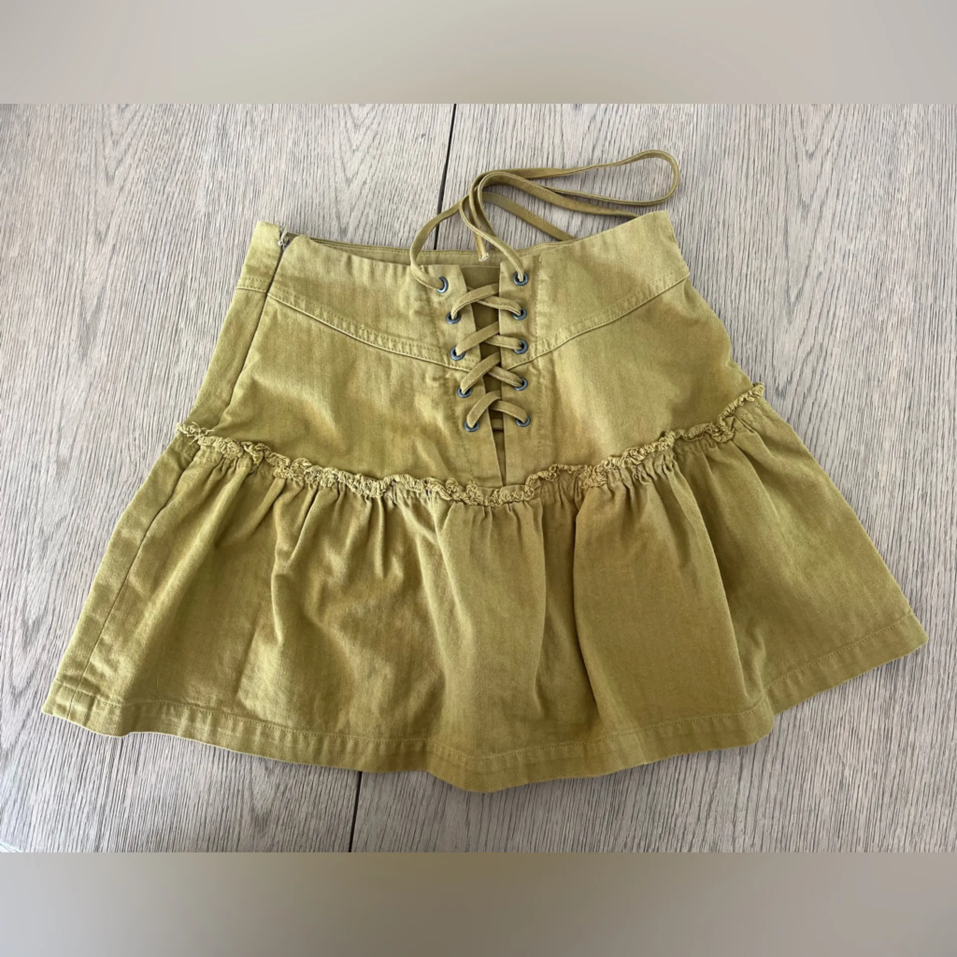 Free People Positano Lace up back mini skirt Sz 0 olive green - Image 4
