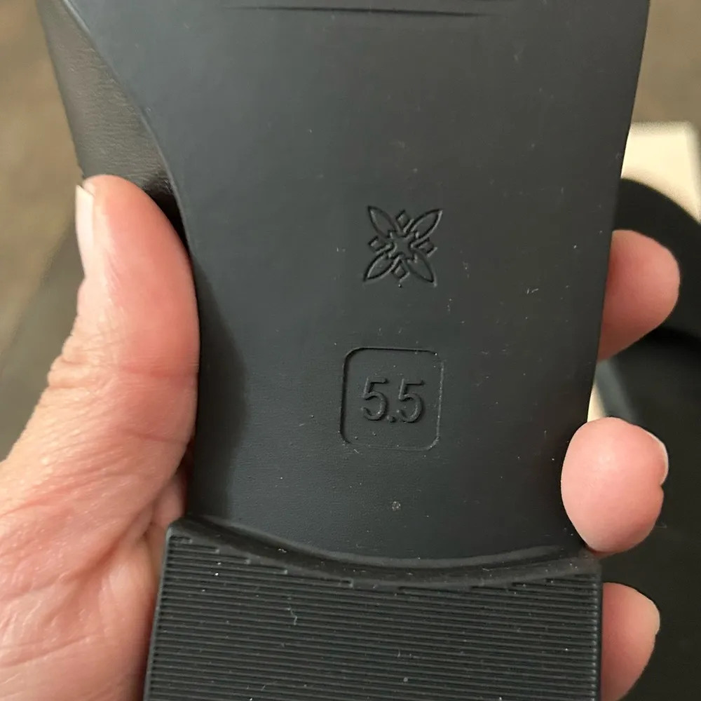 BCB Generation Black Leather Women's Loafers 5.5 new - Image 6