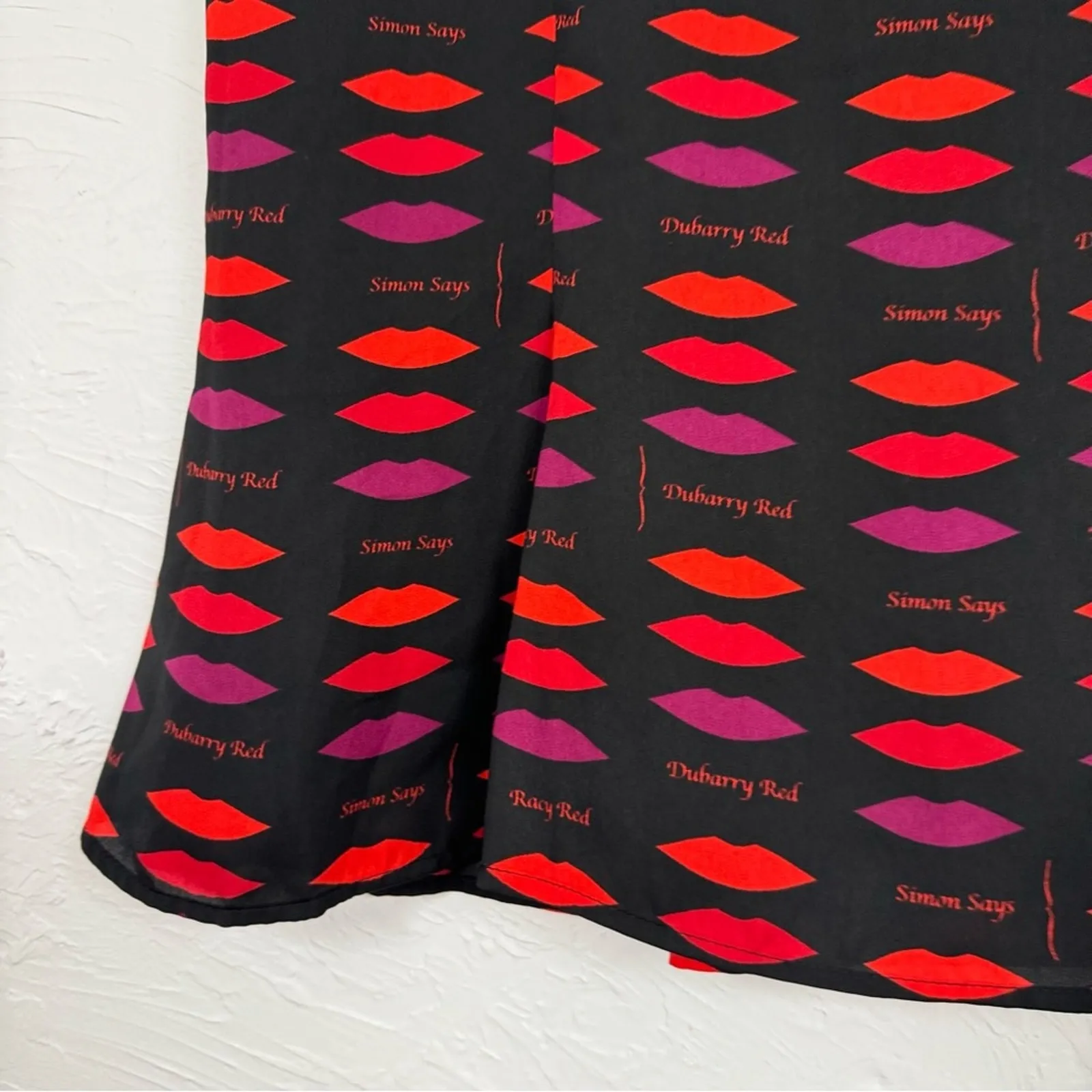Banana Republic Lwren Scott Collection Black Red Lipstick Print Skirt Womens 10P - Image 2