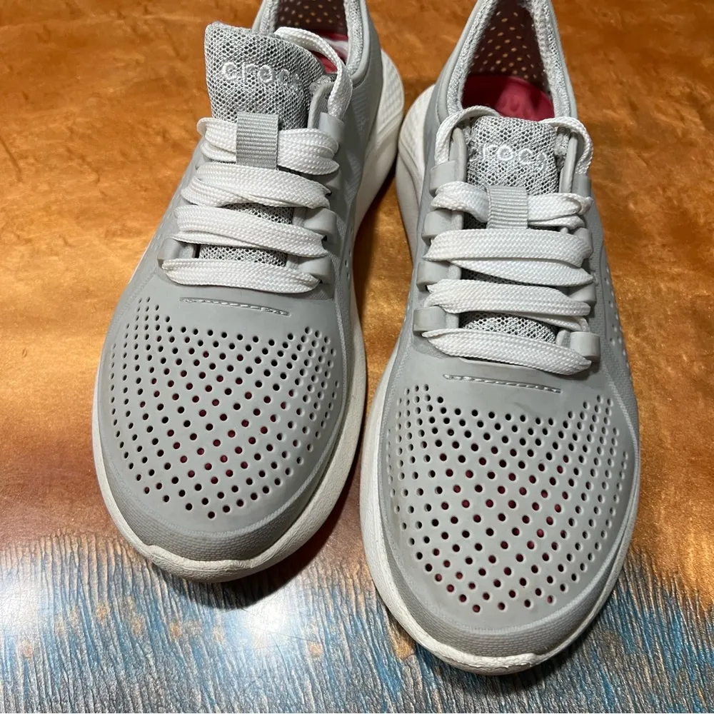 Crocs Lite Ride Gray White Sneakers size 5 - Image 4