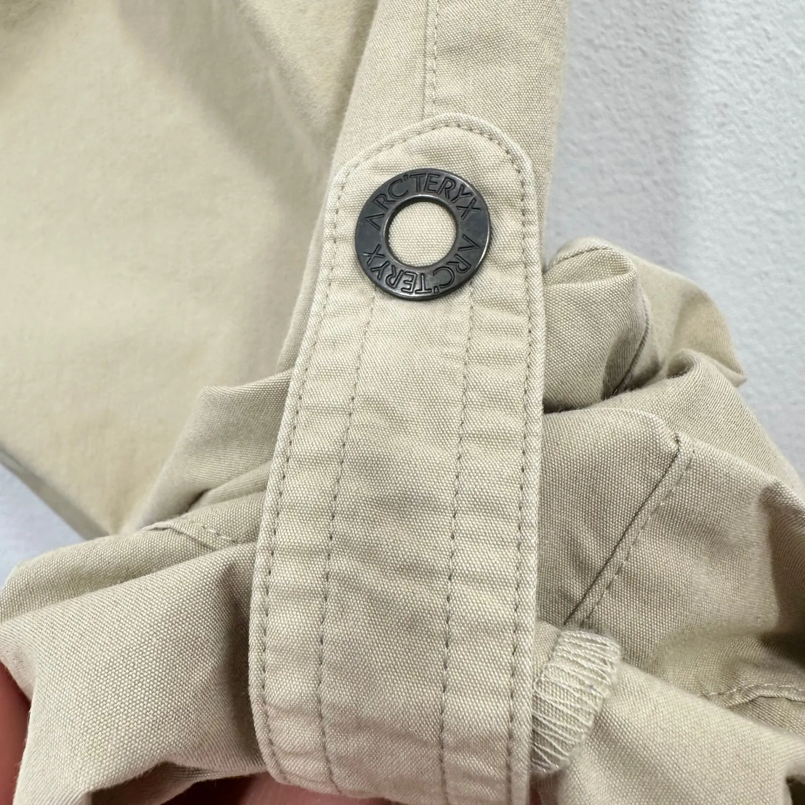 Arcteryx Women's Khaki Cargo Pants Lightweight Outdoor Adventure Convertible Tan Size 6 - Image 7