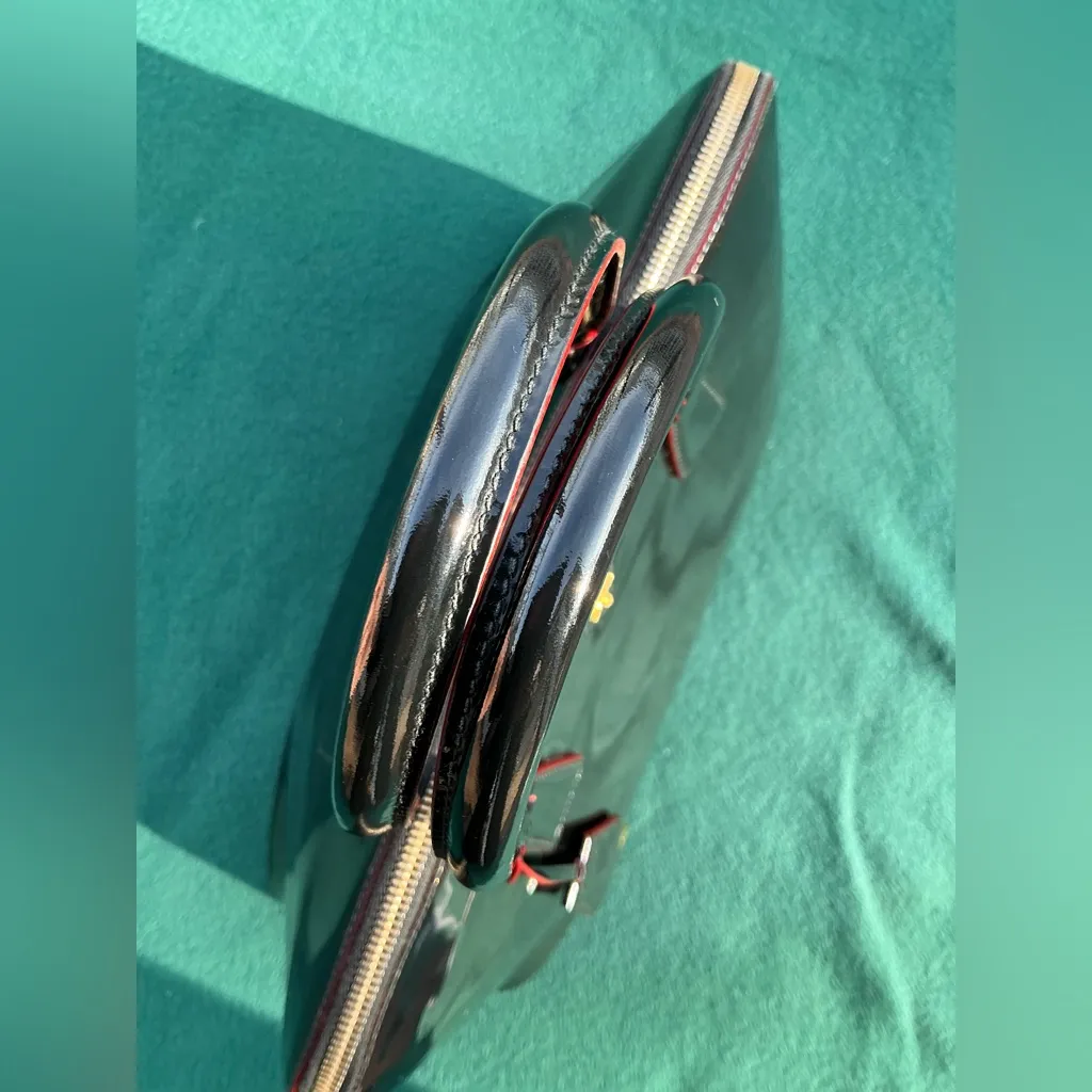 The MOST ELEGANT PRADA bag on PLANET 🌹🌹 - Image 5