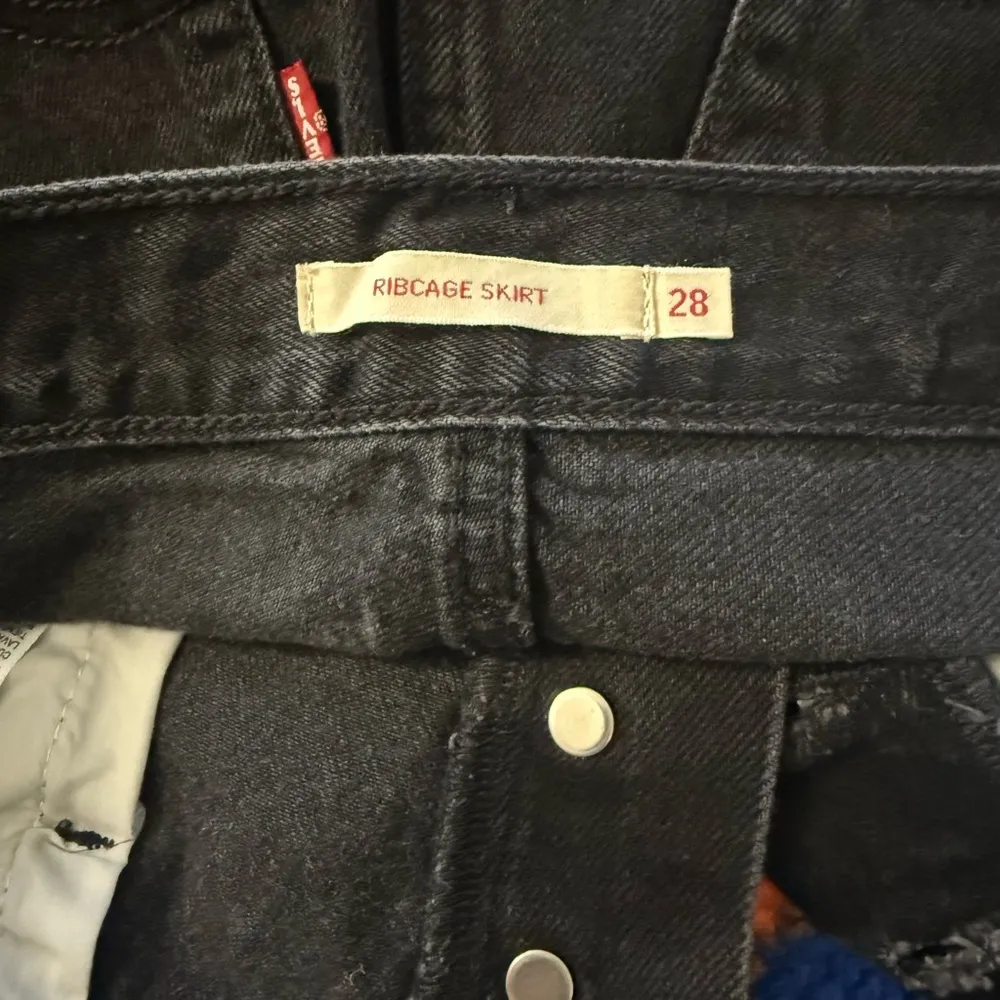 Levi's HR Decon Iconic BF Skirt “Ribcage” - Image 3