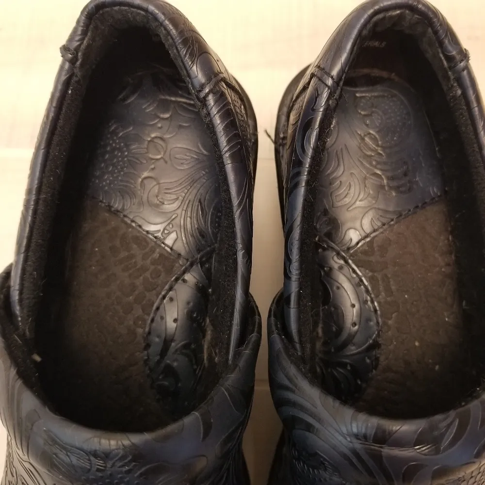 {6.5M} b.o.c. Peggy clogs navy floral embossed Blue Size 6.5 - Image 12