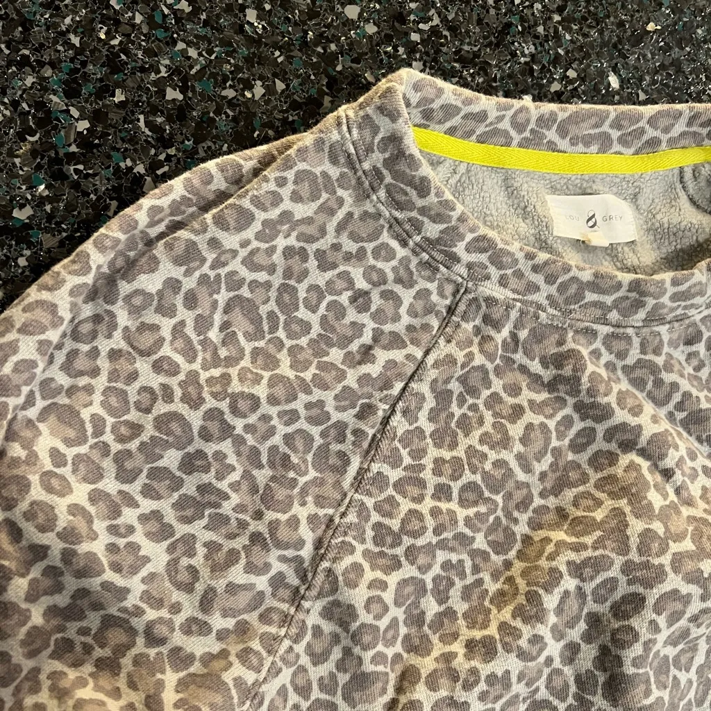 Lou & Grey leopard print fluffy fleece sweatshirt XS jogger sweatpants S set Size undefined - Image 4