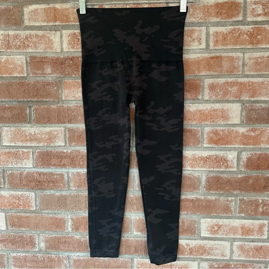 Spanx Camouflage Camo Cropped Leggings Seamless Women’s Small Black Athletic Gym - Image 6