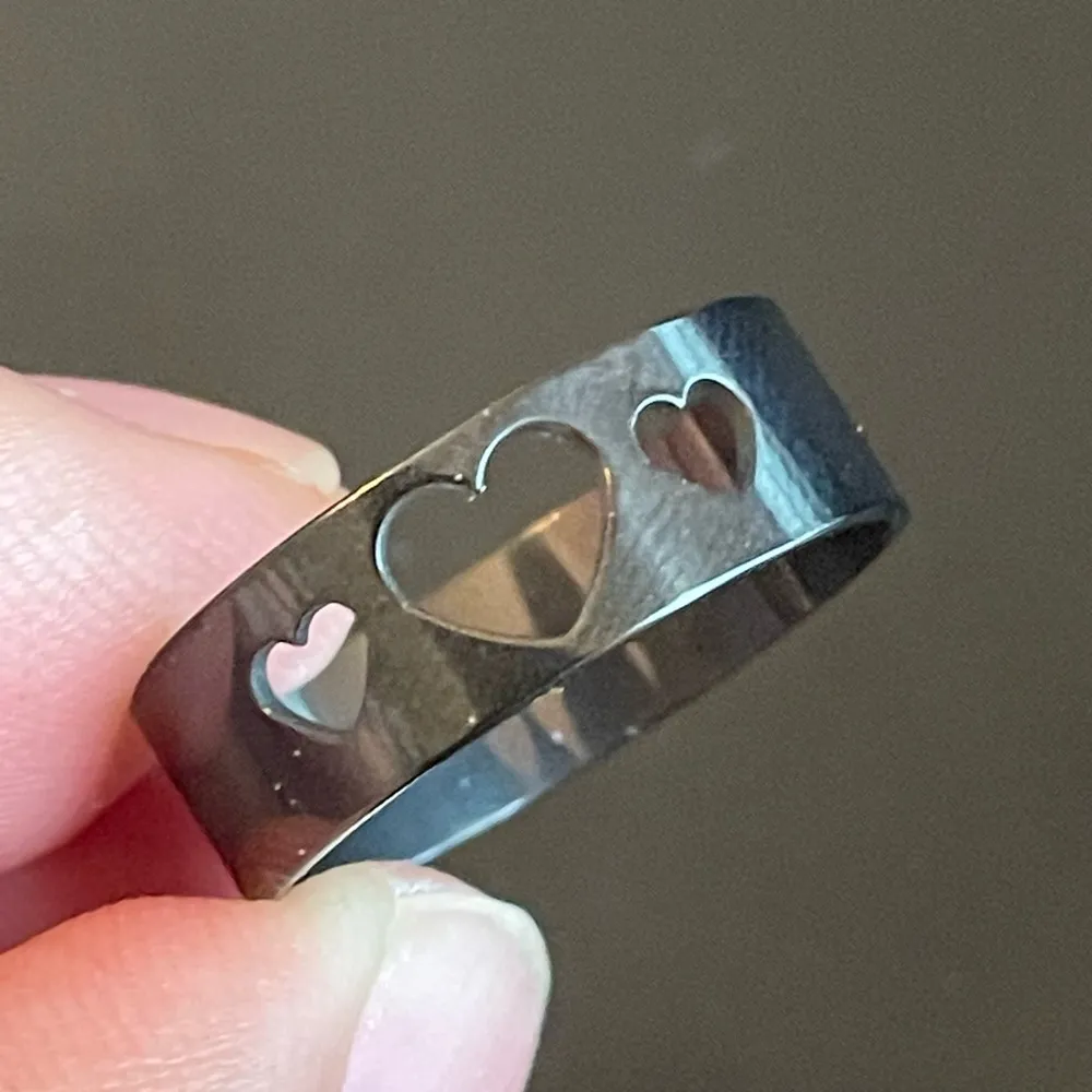 Hollow hearts black stainless steel ring size 9.5 - Image 5