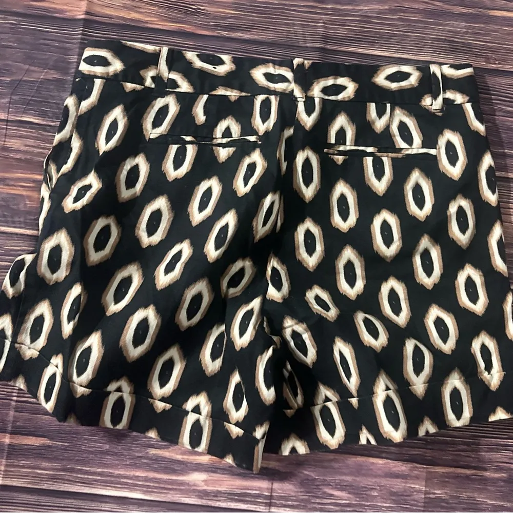 Attention Stylish Black and Cream Patterned Women's Shorts Size 10 - Image 3