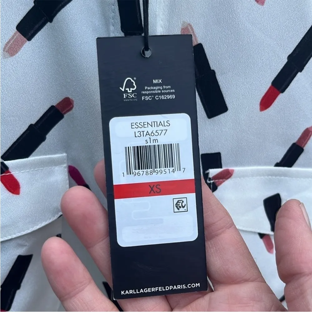 NWT Karl Lagerfeld Lipstick Pattern Long
Slv Roll Tab Blouse Generous XS - Image 12