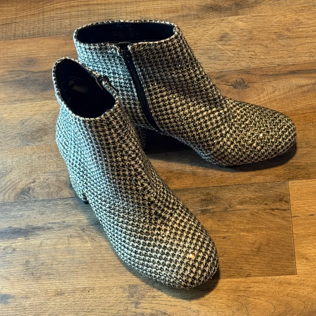Kelly and Katie Black and White Houndstooth Ankle Boots Shine and Shimmer size 7 - Image 5