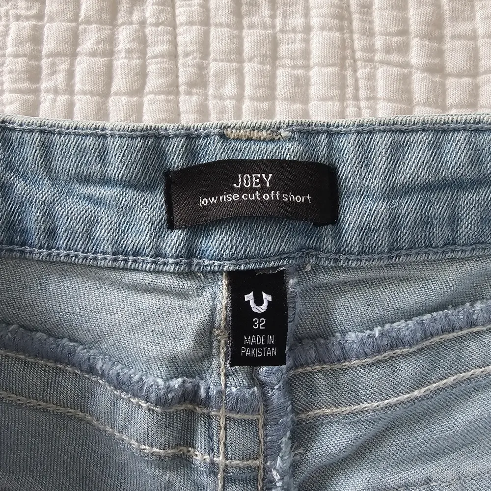 NWT Joey Low Rise Cut Off Frayed Shorts 14 - Image 5