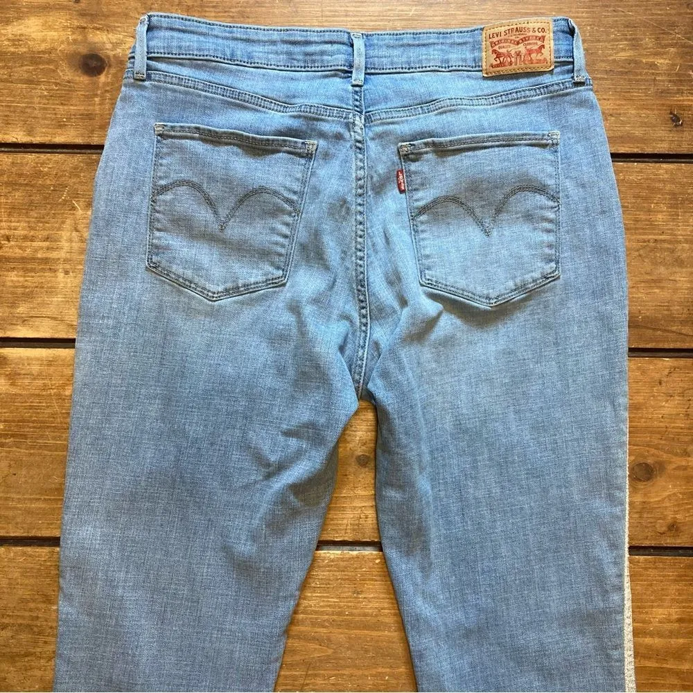 Levi’s Classic Mid Rise Skinny Jeans Size 32 Metallic Sides Light Wash - Image 3