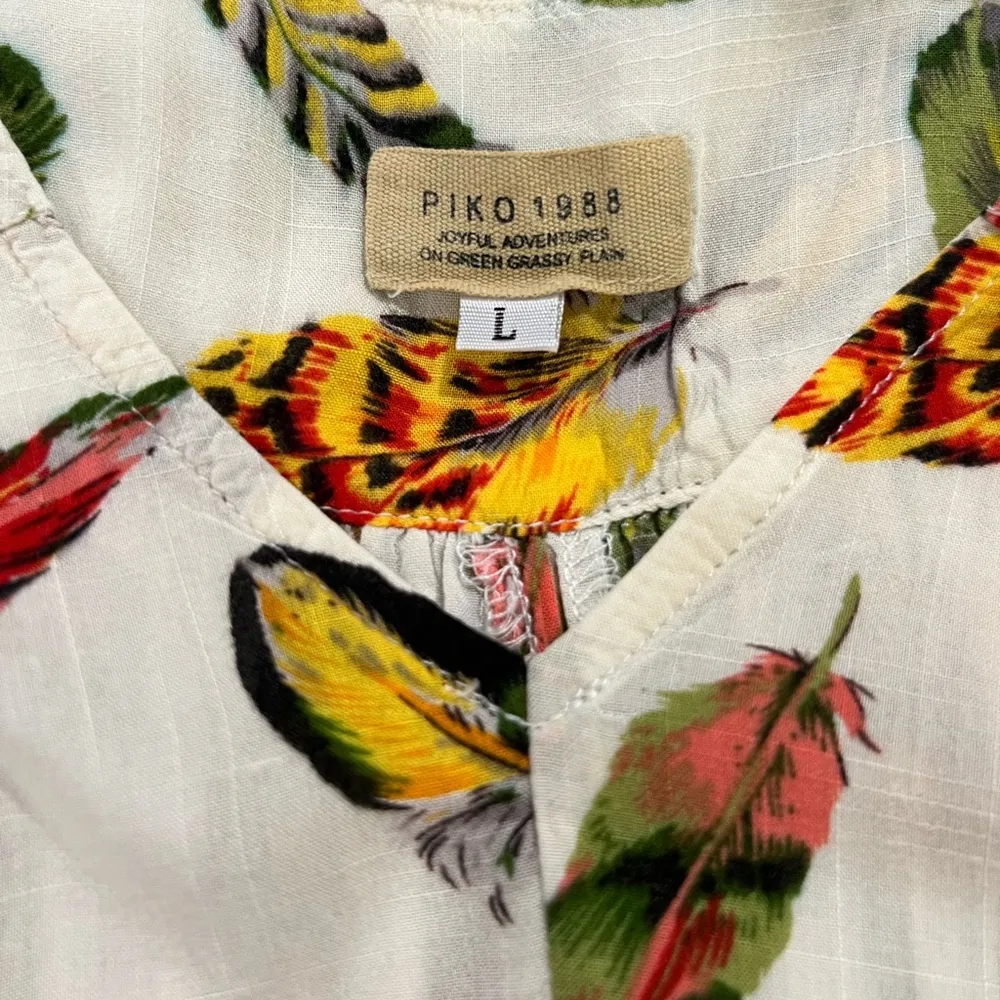 Piko 1988 Cream Asymmetrical Multicolored Feather Print V - Image 3