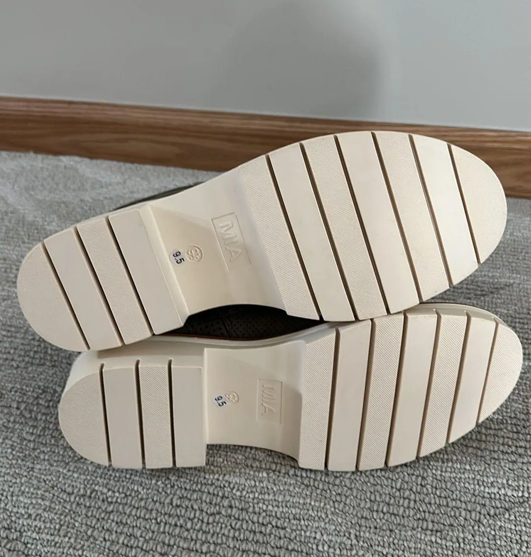 NWOT Women's Green Kashton Lace-up Lug Sole Combat Boots - Image 2