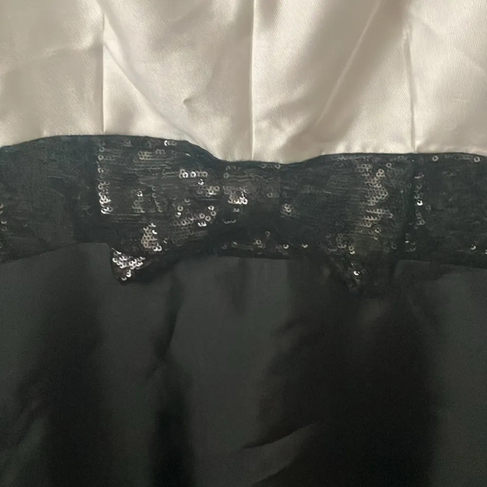 Kate Spade: Black/Cream Square Sequin Bow fit & flare dress~ v-neck- zip back- 6 - Image 5