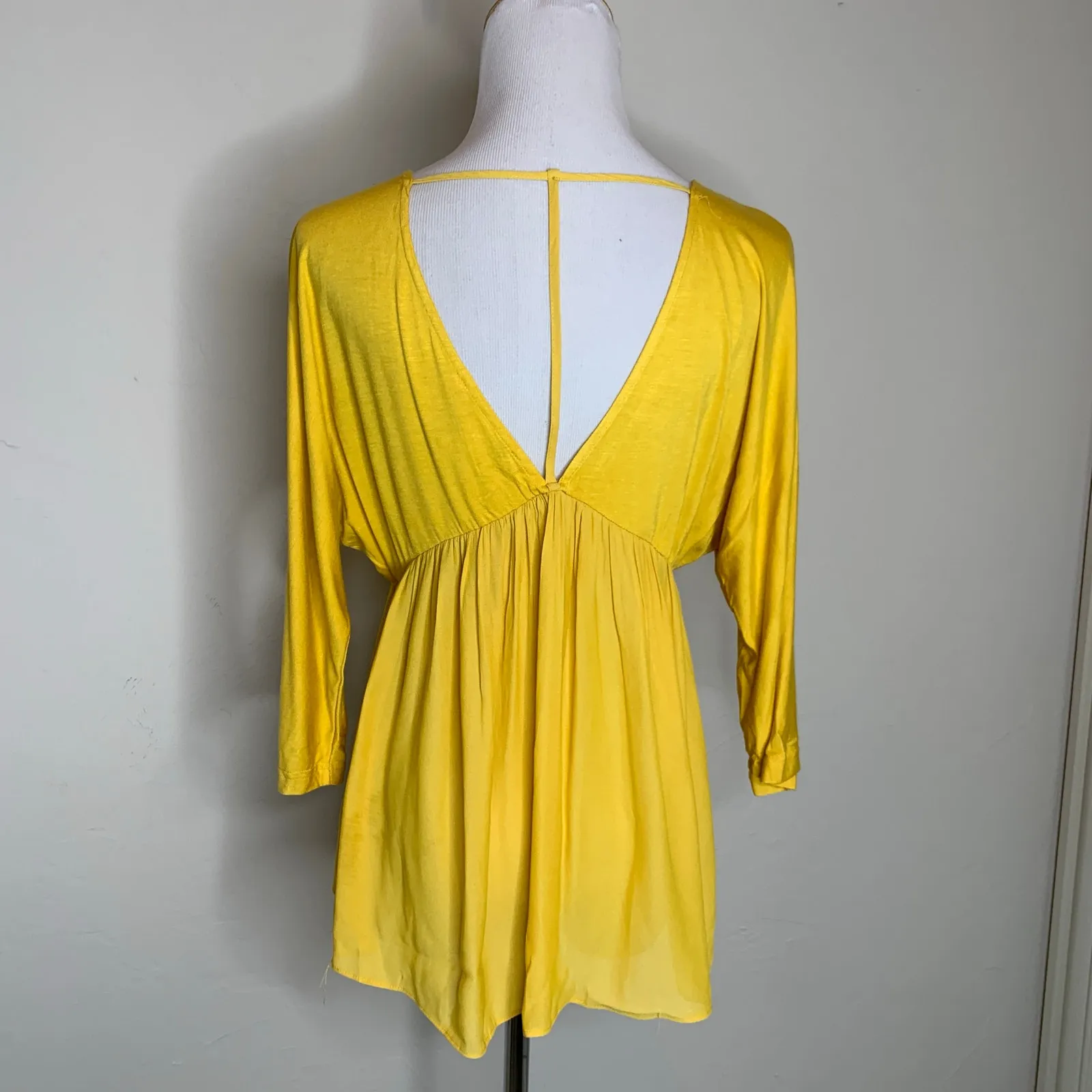 Gold Forever 21 Flowy Babydoll Shirt Sz Small - Image 2