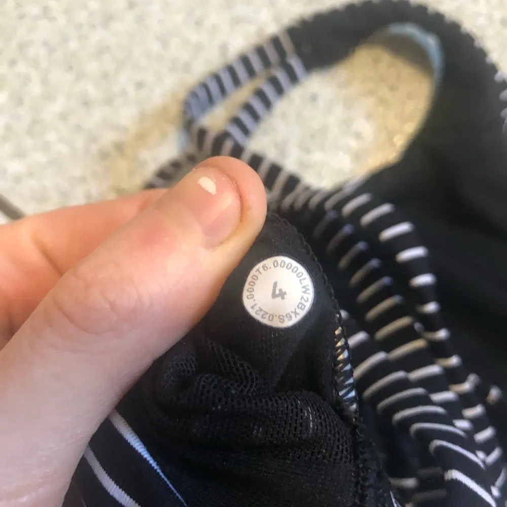 Lululemon  Athletica Energy Sports Bra in Mod Stripe Black White Size 4 Racerback - Image 9