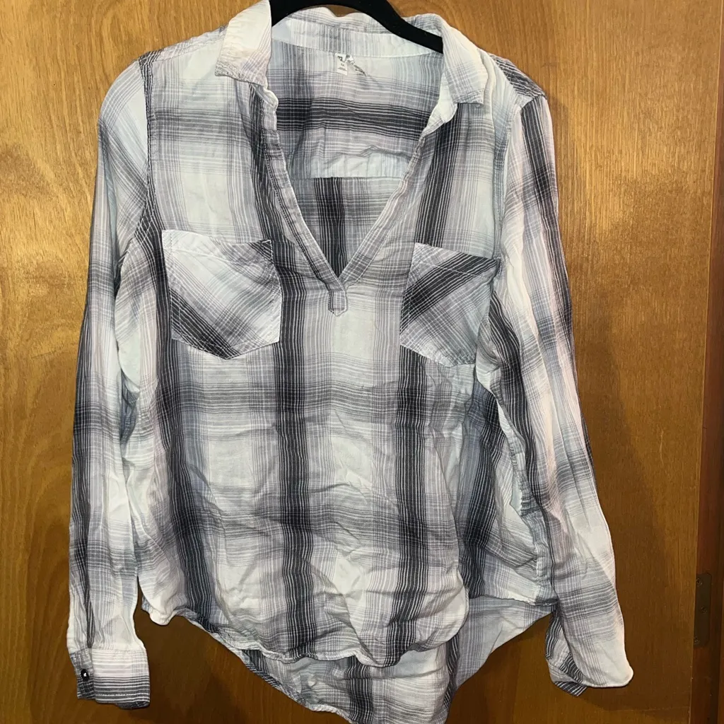 Mudd Quarter Open Plaid Long Sleeve Top Size Medium - Image 2