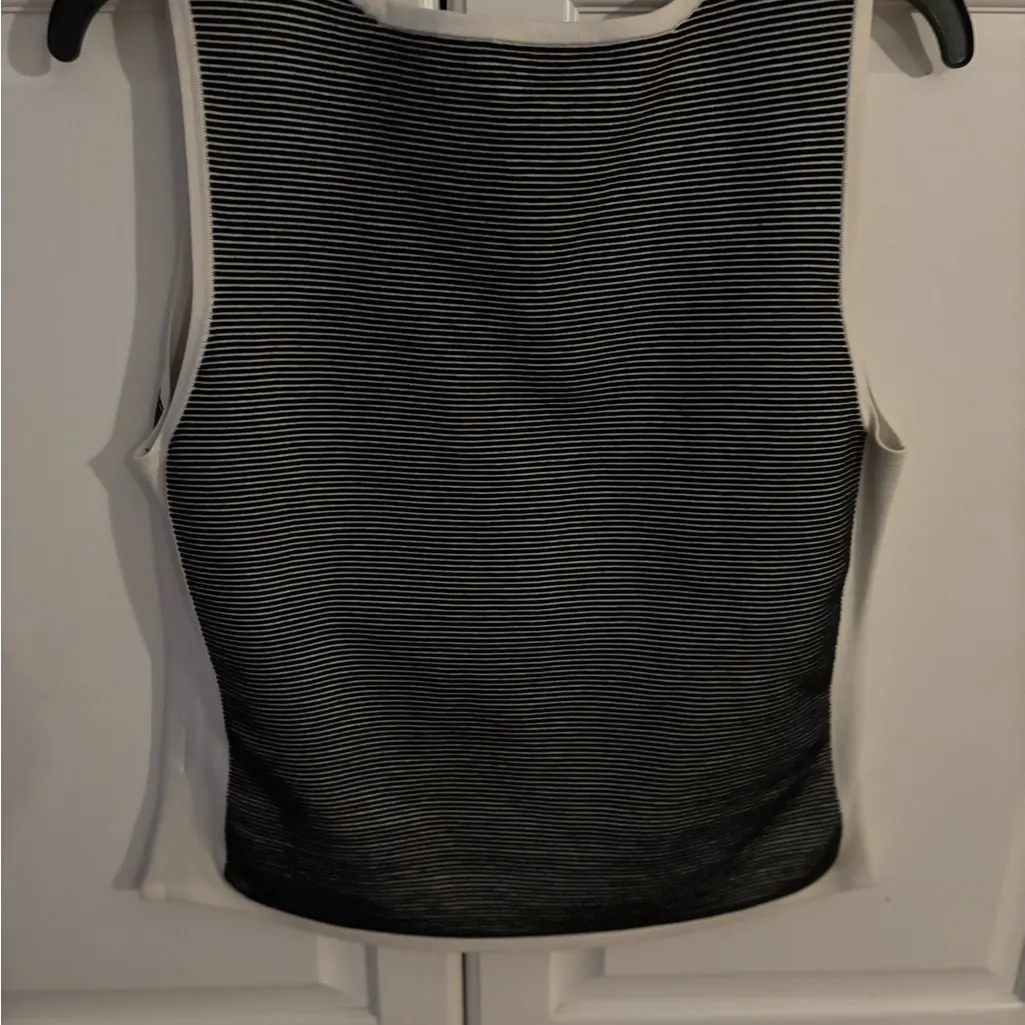 Carlisle Black  white‎ silk cotton sleeveless top. Size large - Image 5
