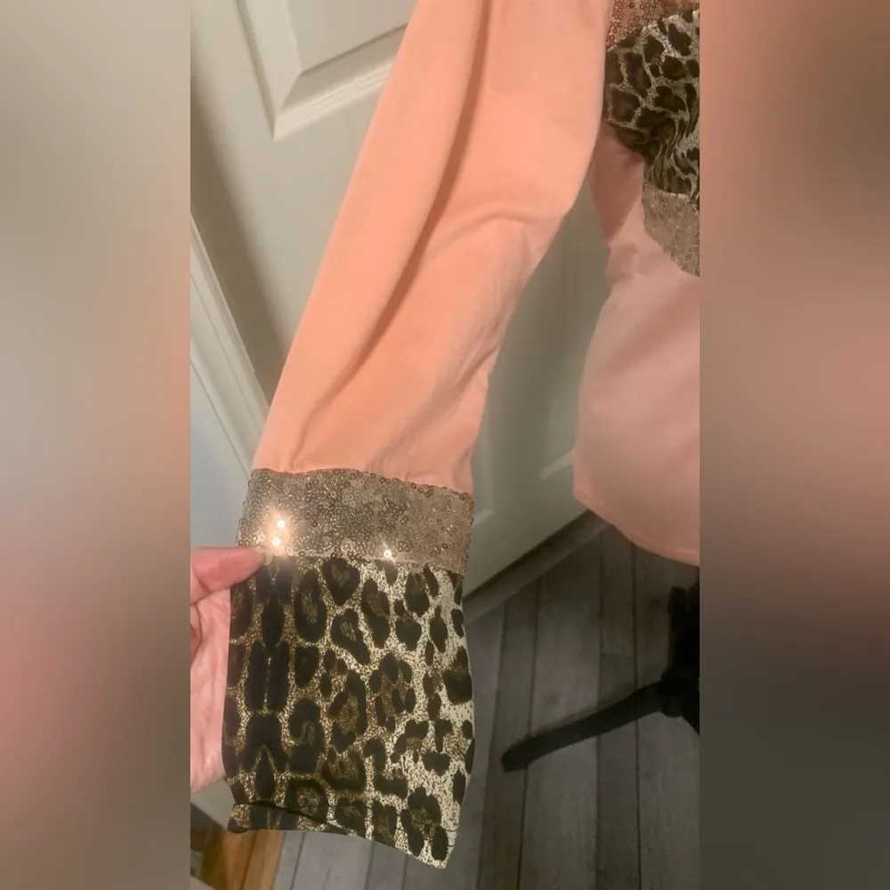 NWT T2UD Cheetah/ Sequin Long Sleeve Top - Image 3