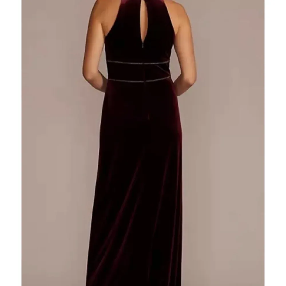 Oleg Cassini Burgundy Velvet embellished long Cocktail/Formal Dress‎ , Size 16 - Image 2
