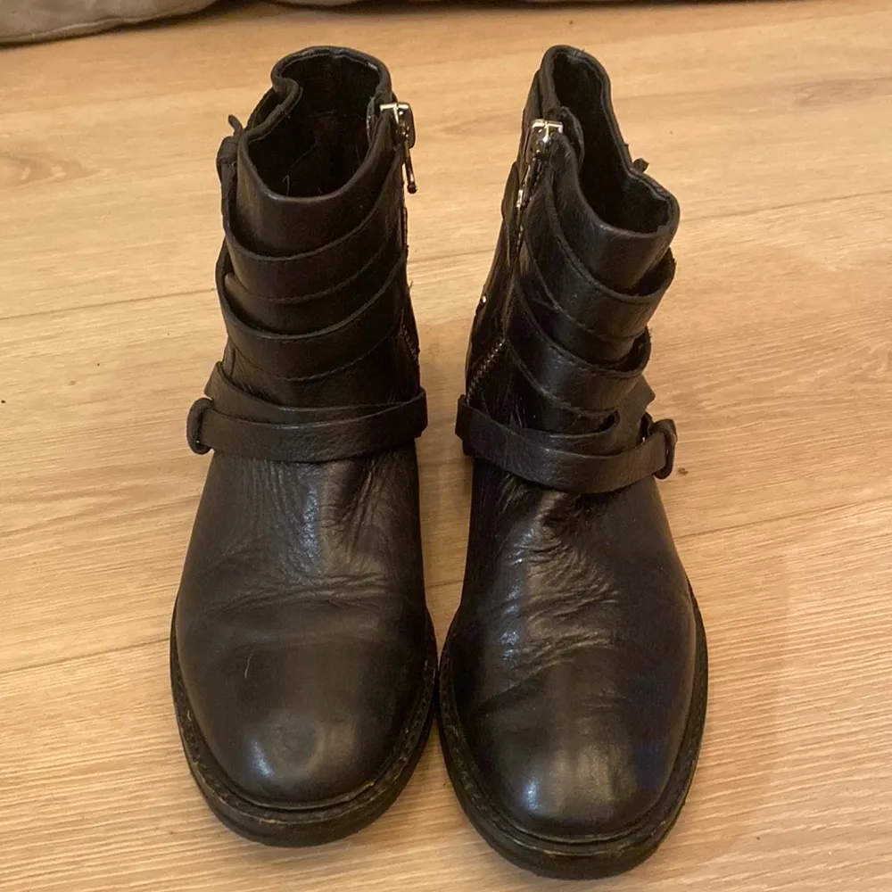 Dolce Vita Kiera Strappy Moto Boot Black Leather Size 8.5 - Image 2