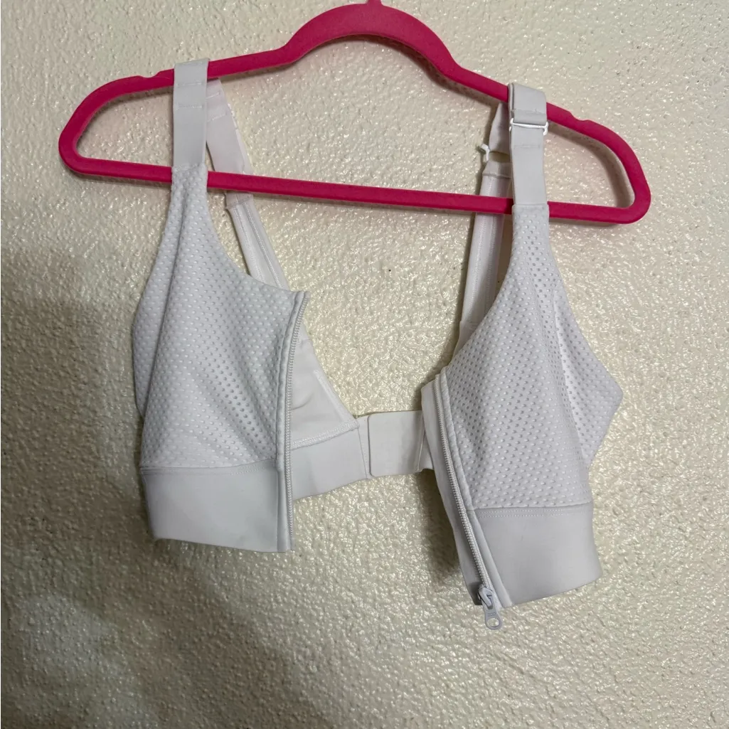 Lorna Jane THE ONE Sports Bra size Medium in white color - Image 9