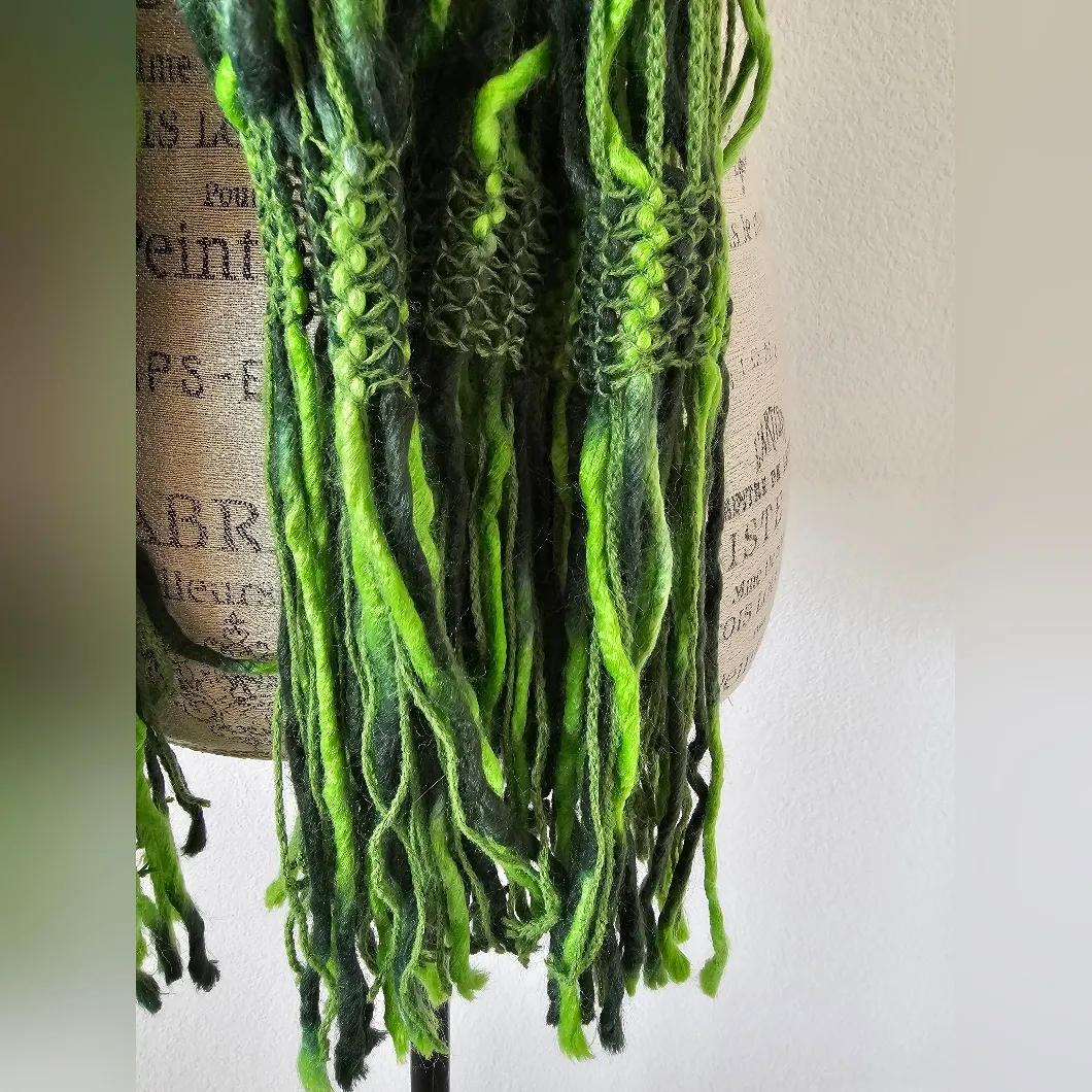 JLo Jennifer Lopez Green Knit Gradient Ombre Fringed Scarf - Image 4