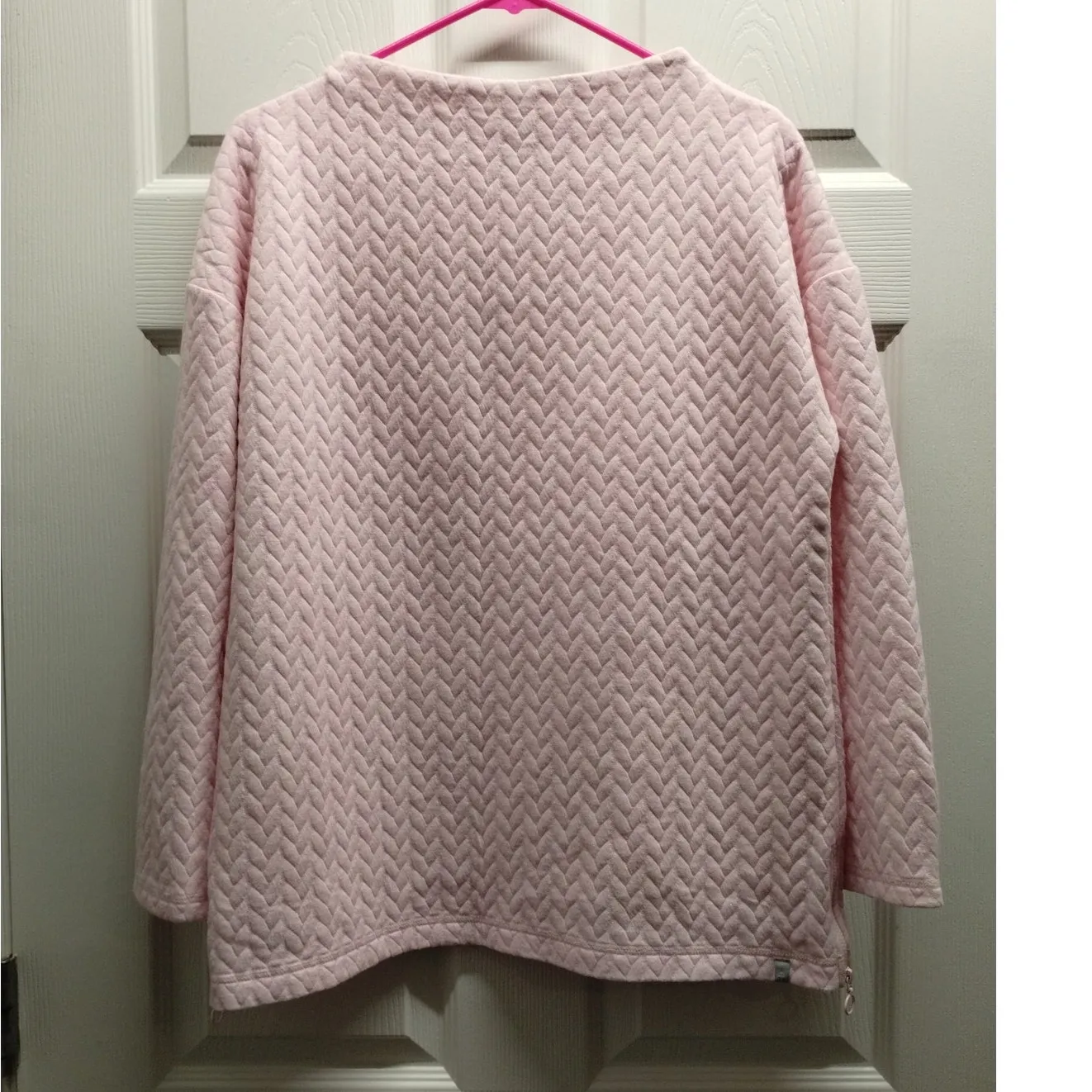 T by Talbots Size Medium Pink Lurex Quilted Jacquard Mock Neck Pullover Sweater - Image 2
