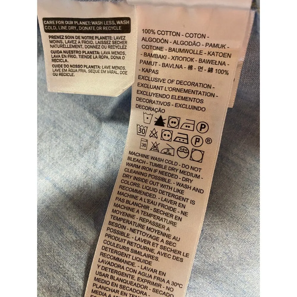 Levi’s Women's XL Long Sleeve Cotton Button Down Light Blue Relaxed Fit Chambray - Image 8