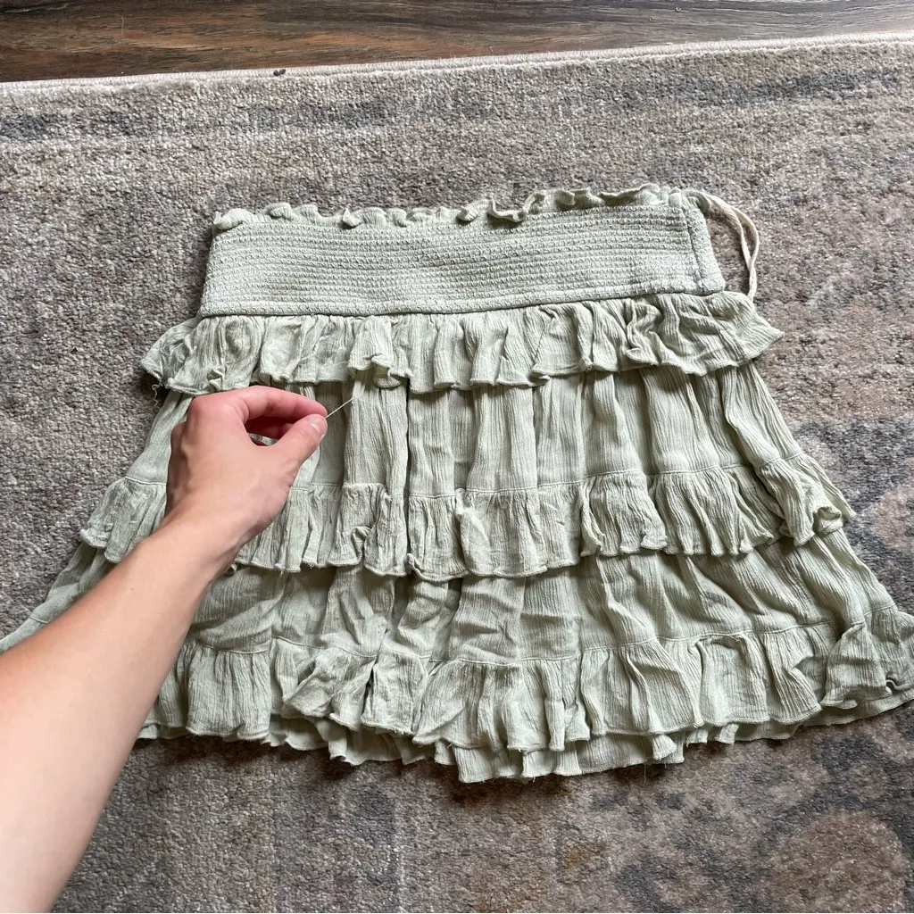 Free People Sage Green Tiered Ruffle Smocked Bohemian Hippie Summer Mini Skirt S - Image 9