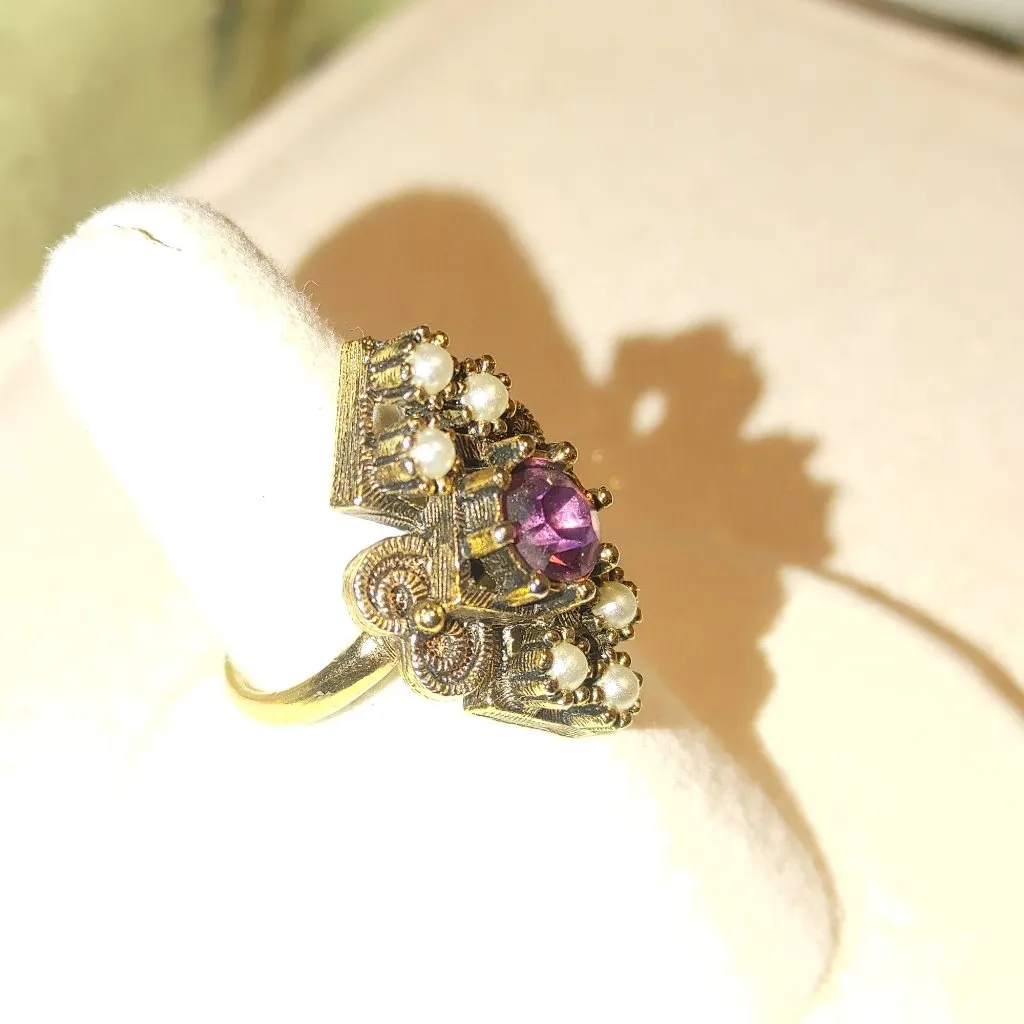 Vintage Sarah Coventry Size 6.5 Gold Tone Ring Faux Pearls Purple Rhinestone - Image 12