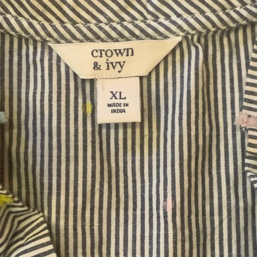 Crown & Ivy Top XL Navy White stripes multi colored yarn dots sleeveless Ruffle - Image 2