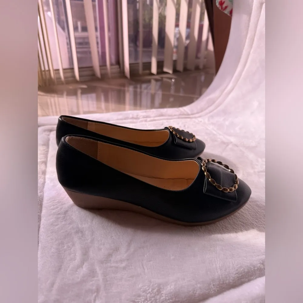 Fenghonseson black flats with gemmed buckles 39 (US 7.5 circle golden design - Image 5