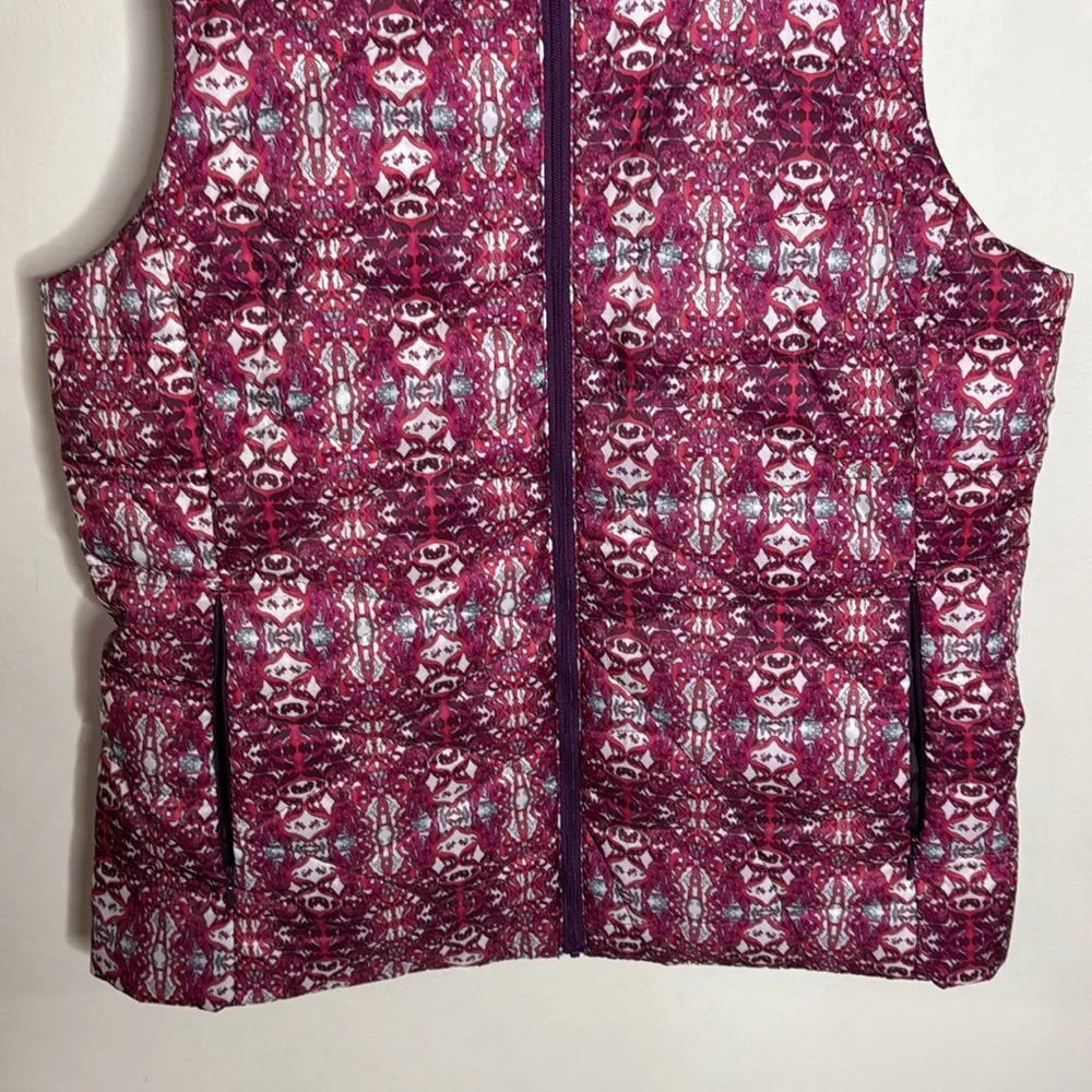 Title nine Hooded Quilted Puffer Vest Maroon Pink Ikat Pattern size M - Image 4