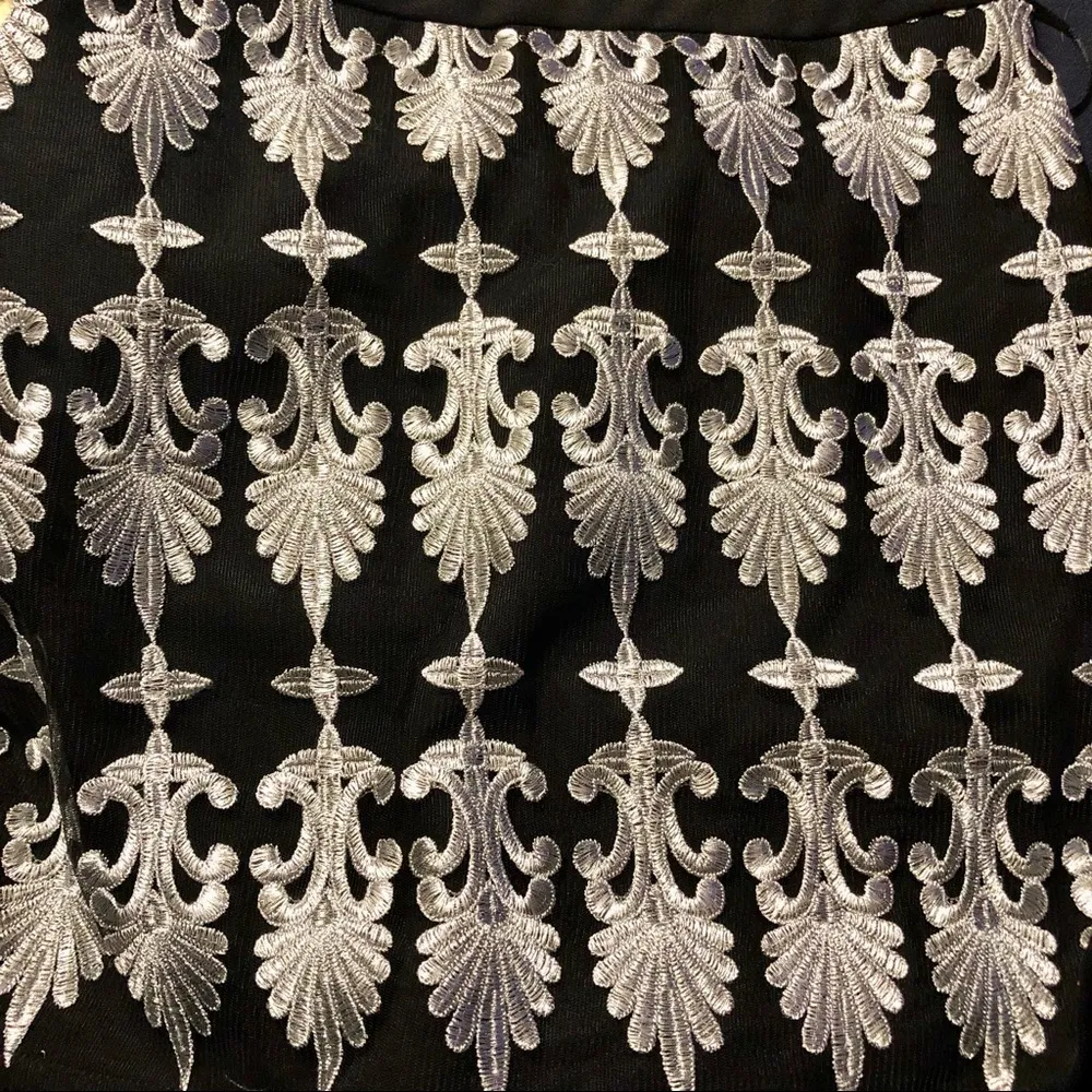 NWT  Mini Skirt Black & Silver Metallic Embroidered Fleur de Lis S - Image 5
