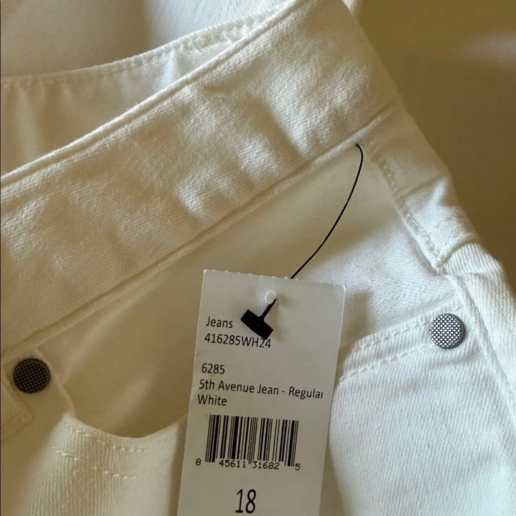 NWT CAbi #6285 Women's White 5Th Avenue Denim Jeans SZ-18 - Image 8