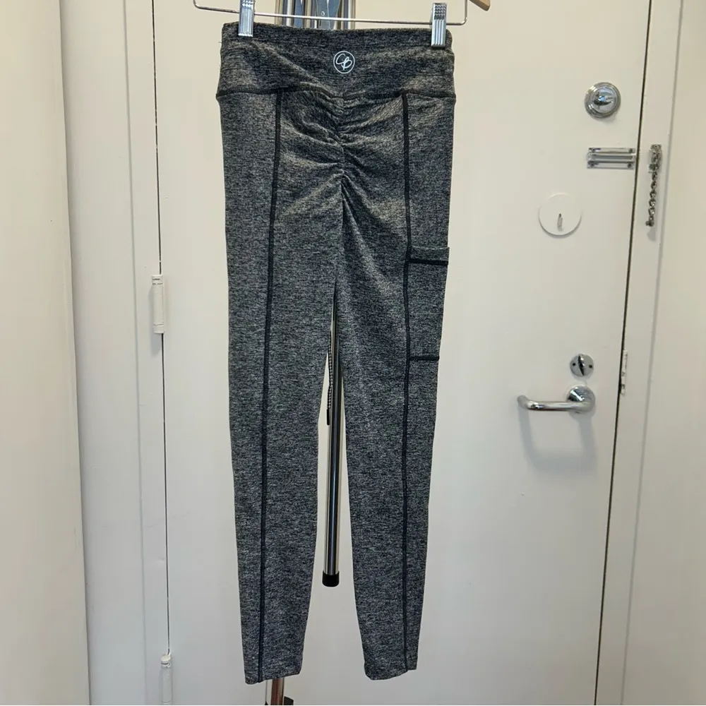 Celestial Bodiez Legging in Marled Gray with Side Pocket - Image 3