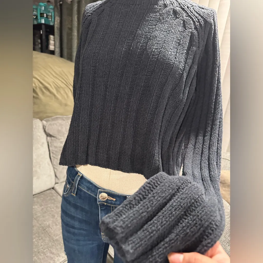 American Eagle Outfitters Dark Gray Turtleneck Sweater - Image 4