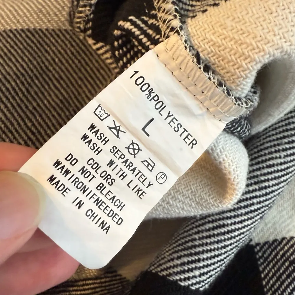 Plaid Button Down Shirt Shacket Size Large Pockets Oversized Heavyweight Black - Image 6