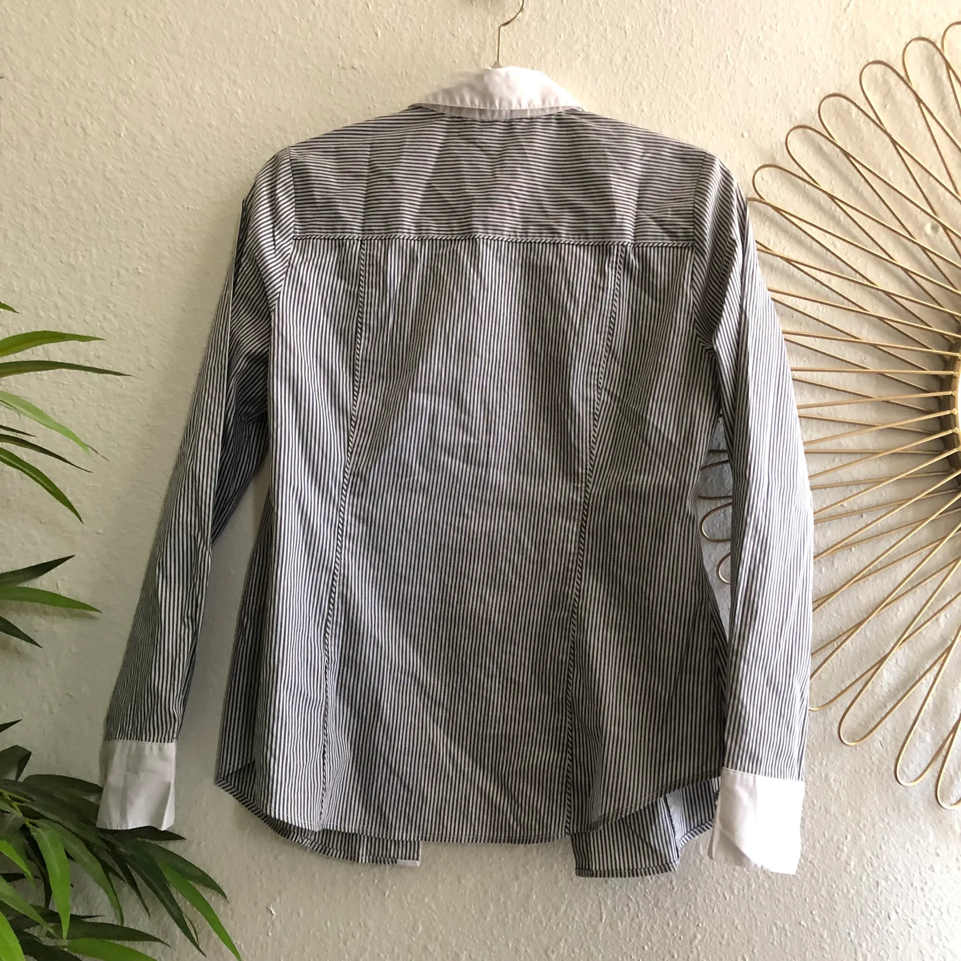 Black and white striped button up shirt long sleeve Size 6 - Image 2