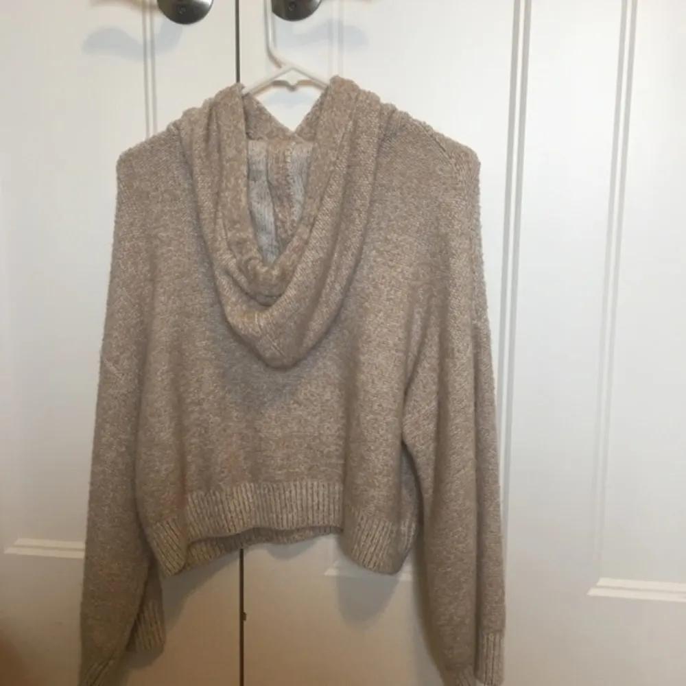Kaisely  size large hooded sweater - Image 3