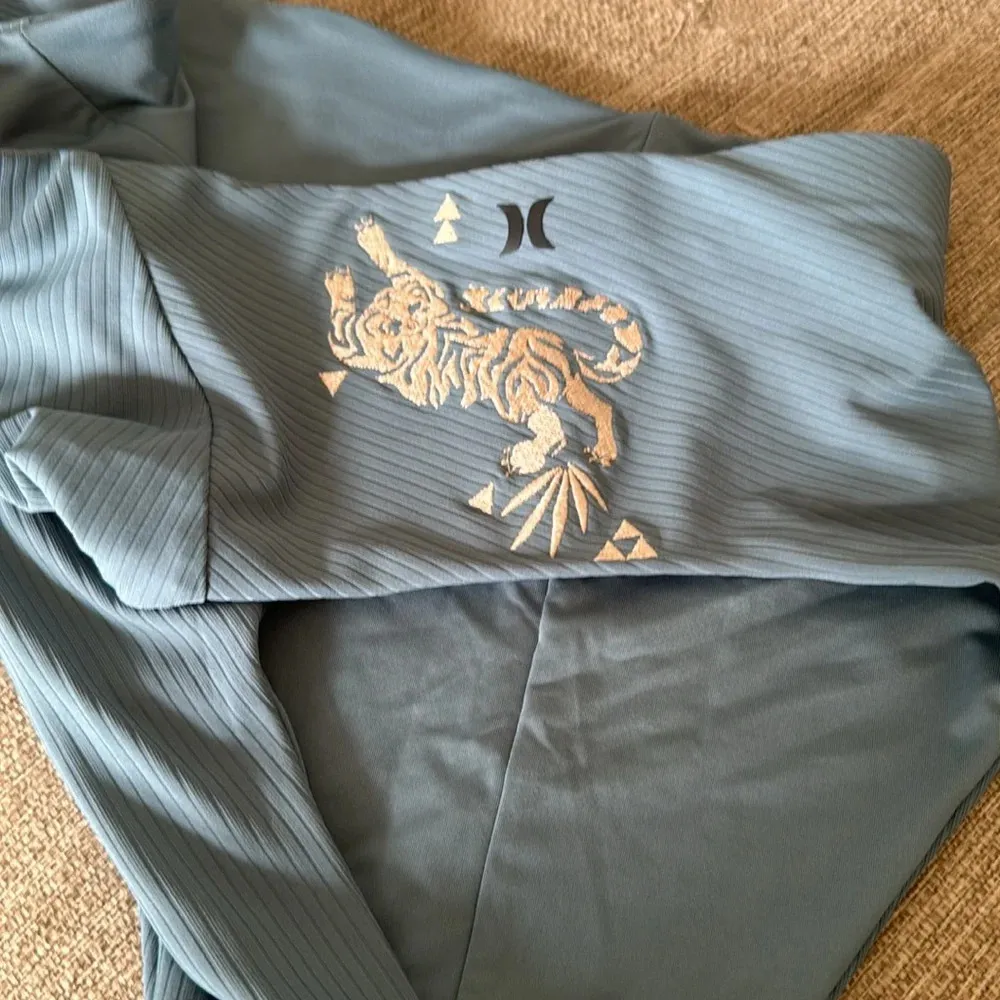 Hurley high waisted embroidered tiger bikini bottoms blue NWOT - Image 4