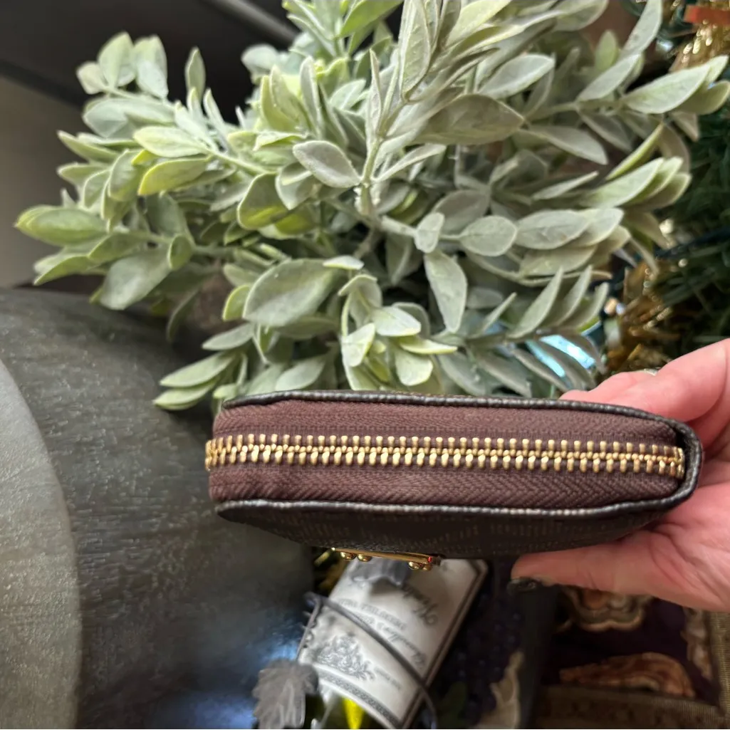 Authentic Michael Kors leather/signature zip around continental Wallet - Image 8