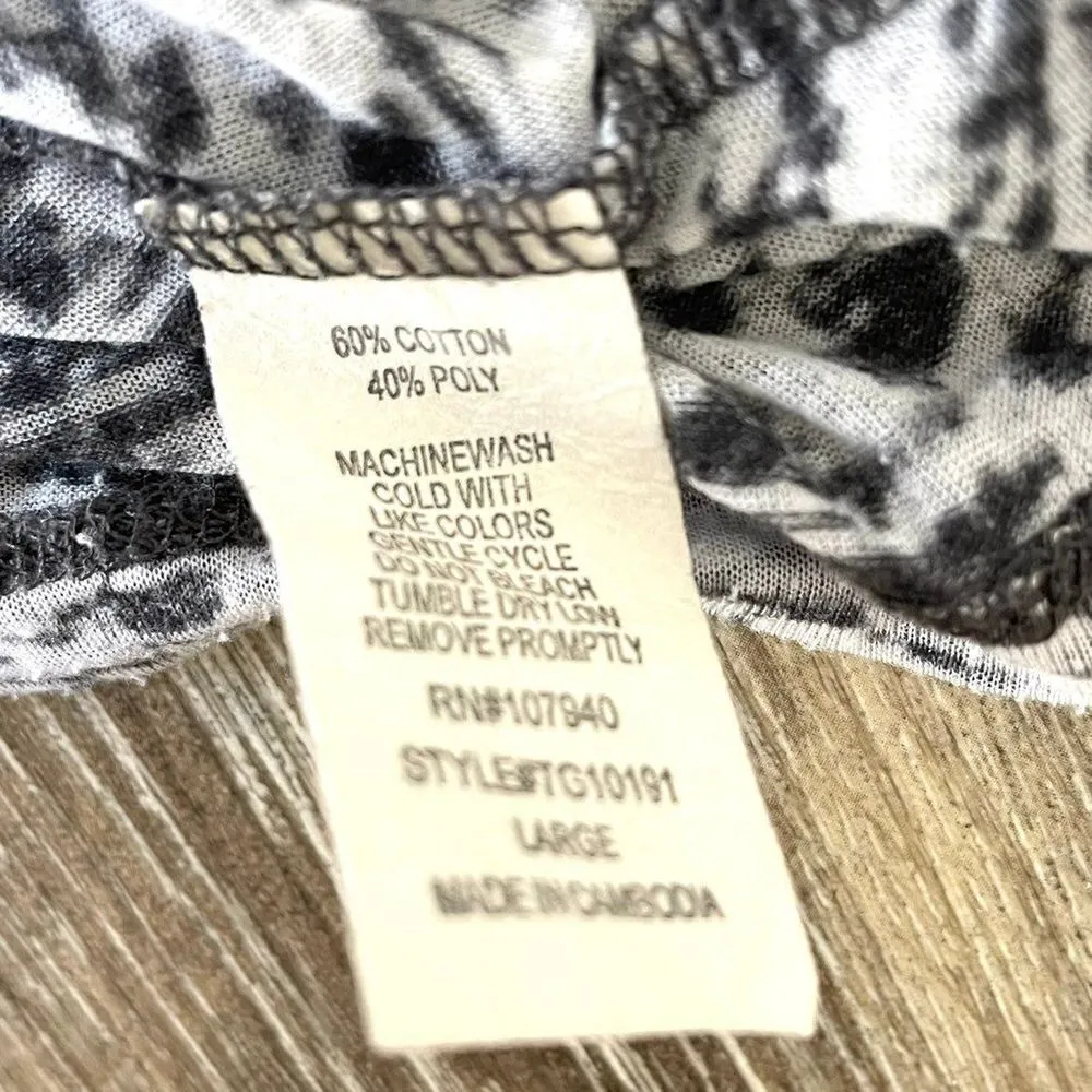 Sweet Hart black white graphic tree T Size L - Image 11