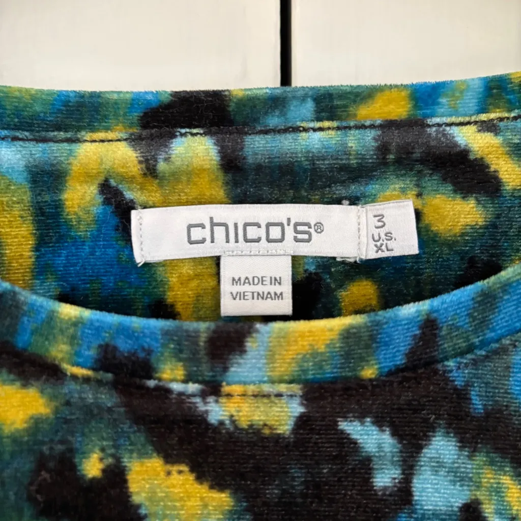 Chico's Size 3 Velvet Puff Sleeve Blouse Bright Multicolor Animal Print Chico XL - Image 4