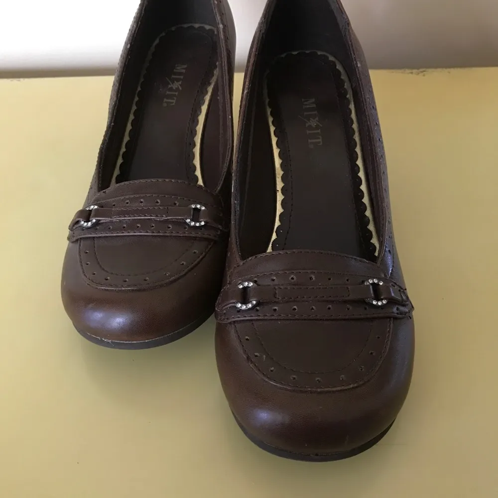Brown Heels NWOT - Image 3