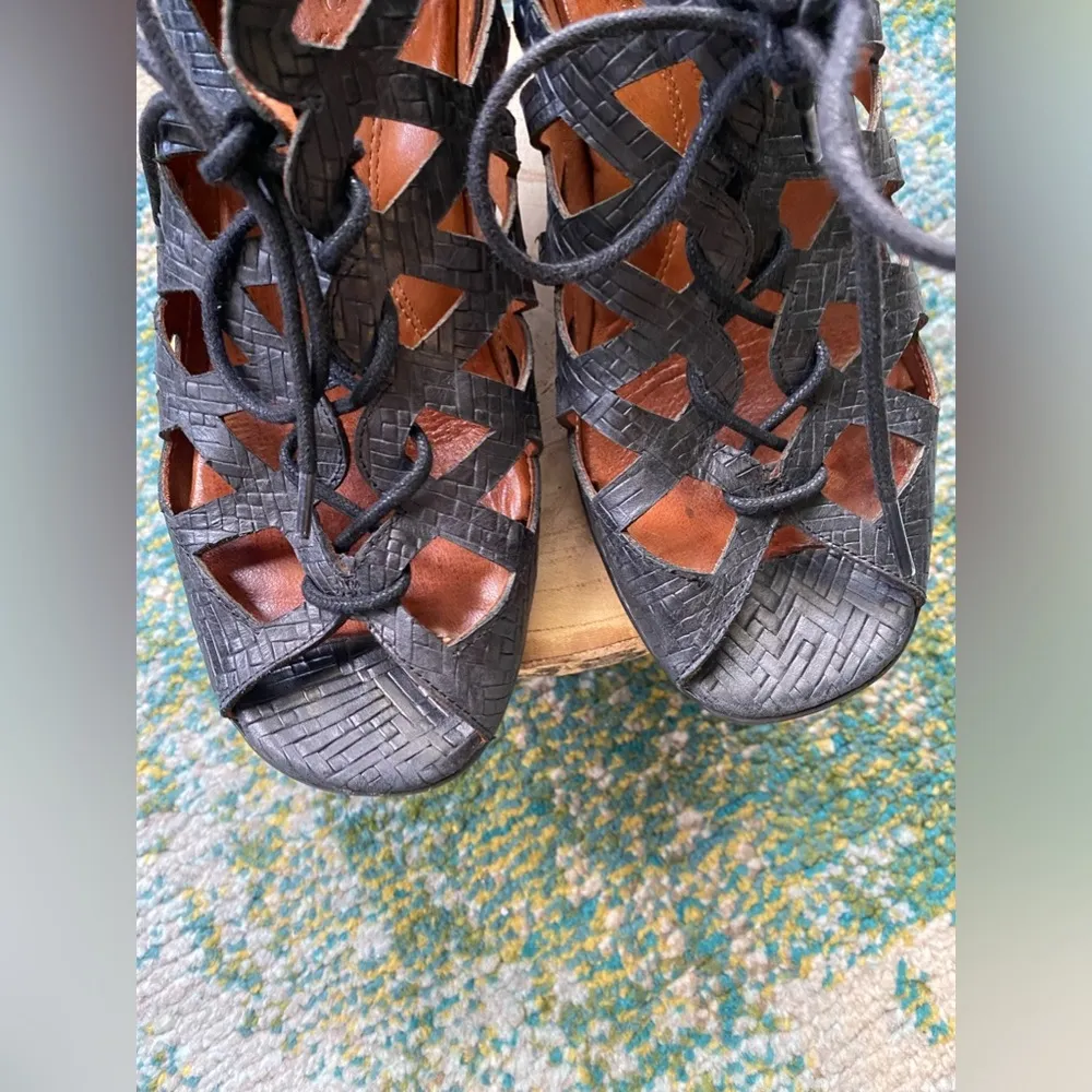 Gentle Souls black leather caged gladiator tie open heel sandals, size 7M - Image 7