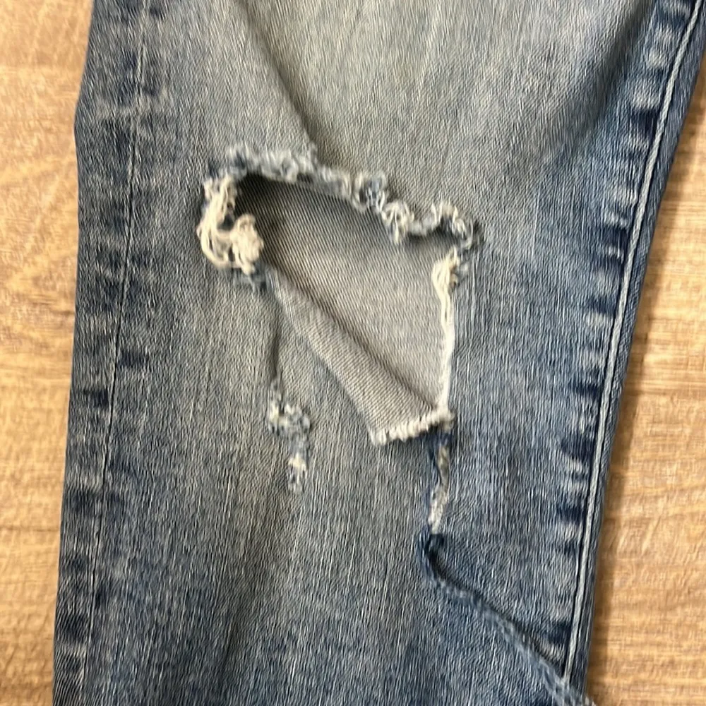 AGOLDE Distressed Skinny Jean Size 28 - Image 5